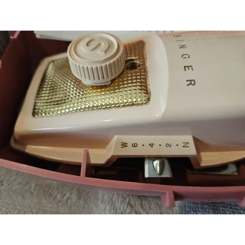 Singer Sewing Machine Buttonholer No.489500 / 489510 In Pink Clamshell Box. 1960